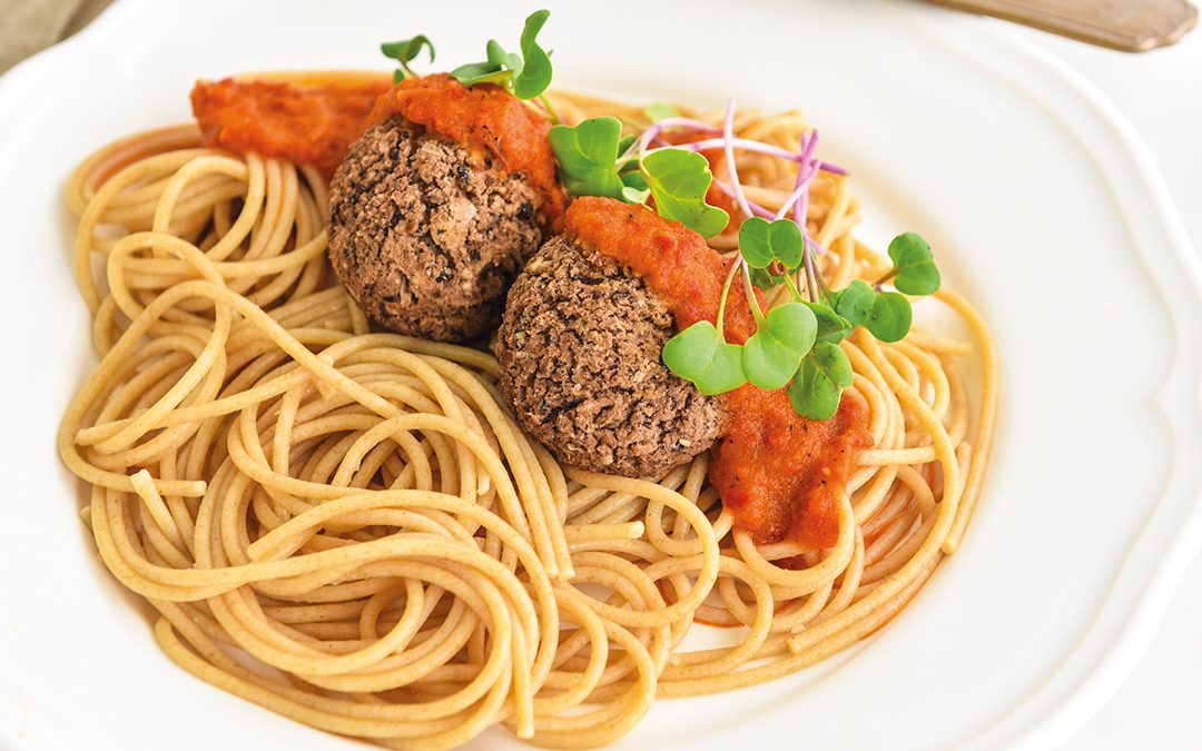 Almôndegas de feijão com spaghettini integral