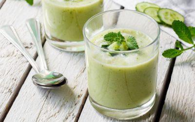 Sopa fria de pepino e pêssego